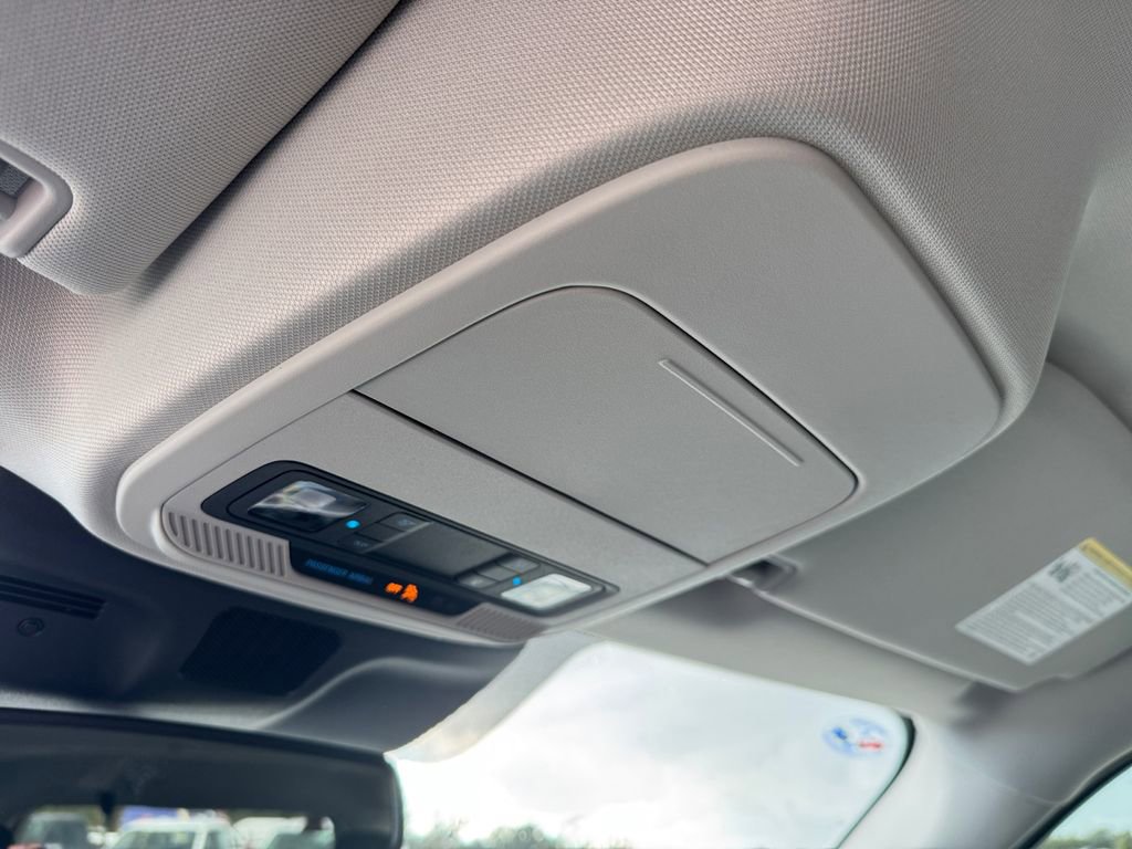 New 2025 Ford Expedition Active image 37