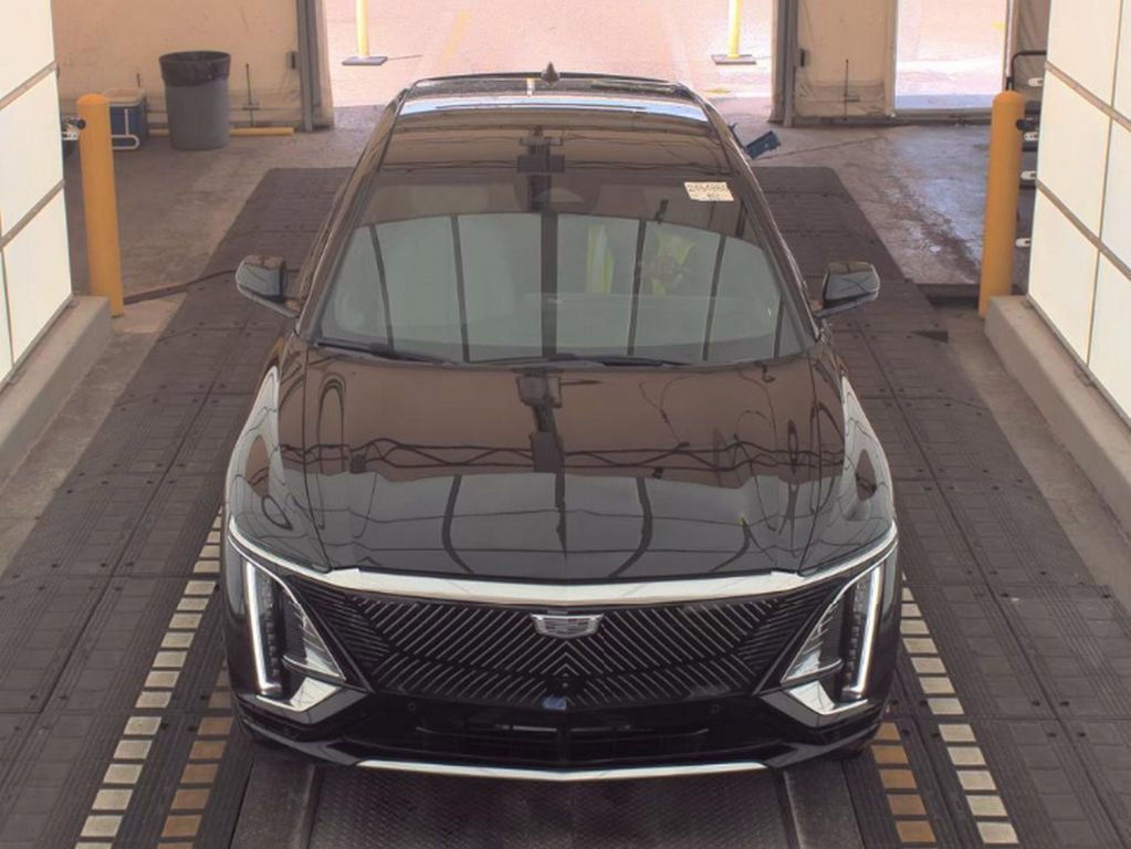 Used 2025 Cadillac Lyriq Luxury RWD image 2