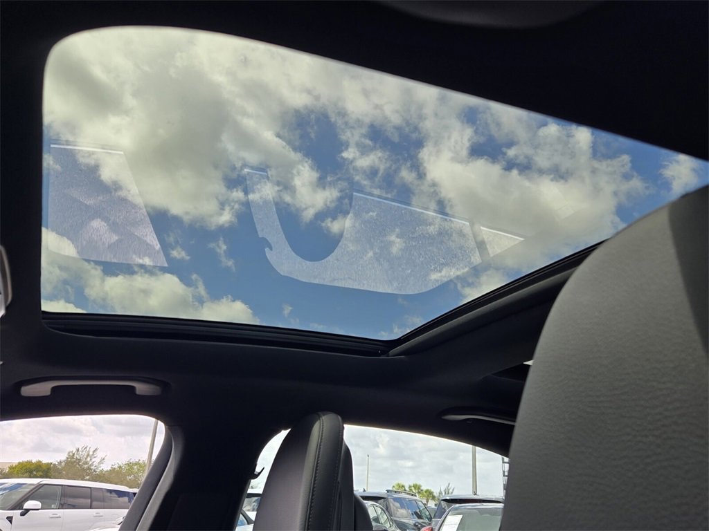 Used 2025 Mercedes-Benz C 300 image 18