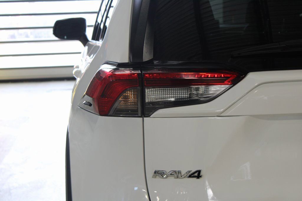 Used 2021 Toyota RAV4 LE image 34