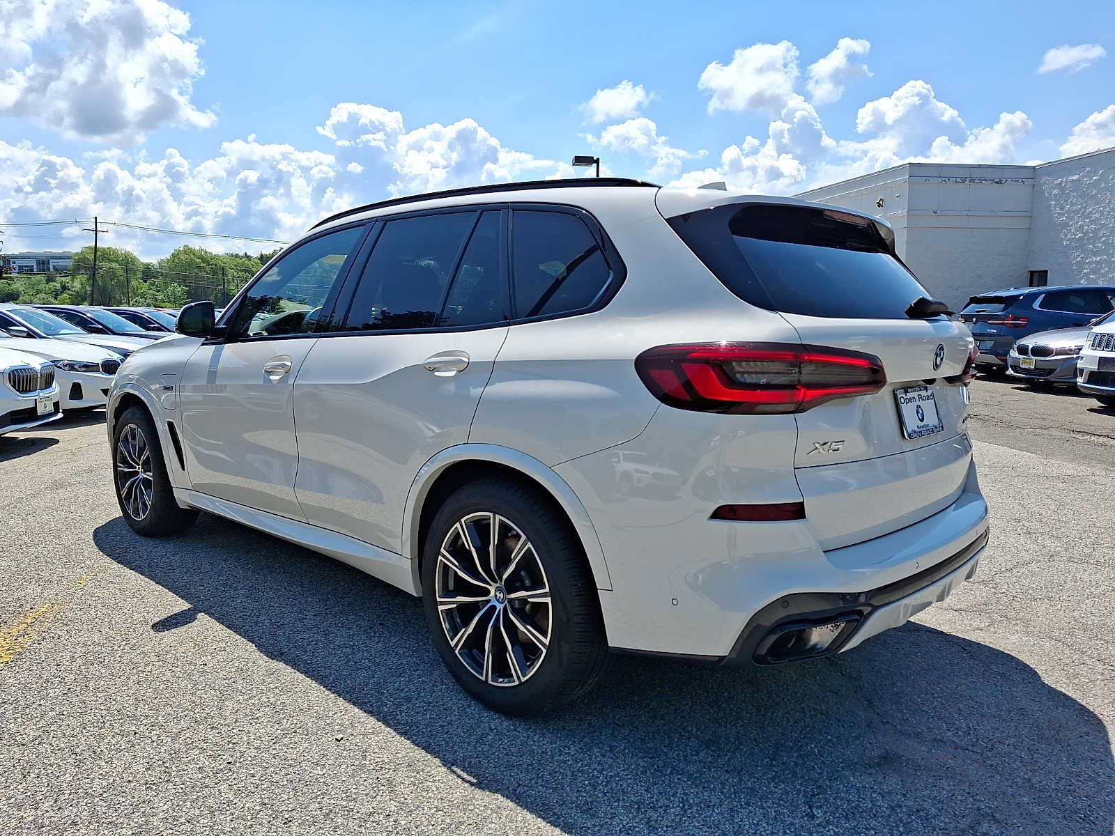 Used 2022 BMW X5 xDrive45e w/ M Sport Package AWD/4WD image 4