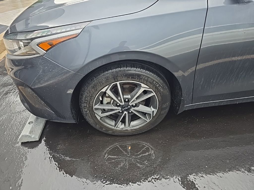 Used 2022 Kia Forte LXS w/ LXS Technology Package image 2