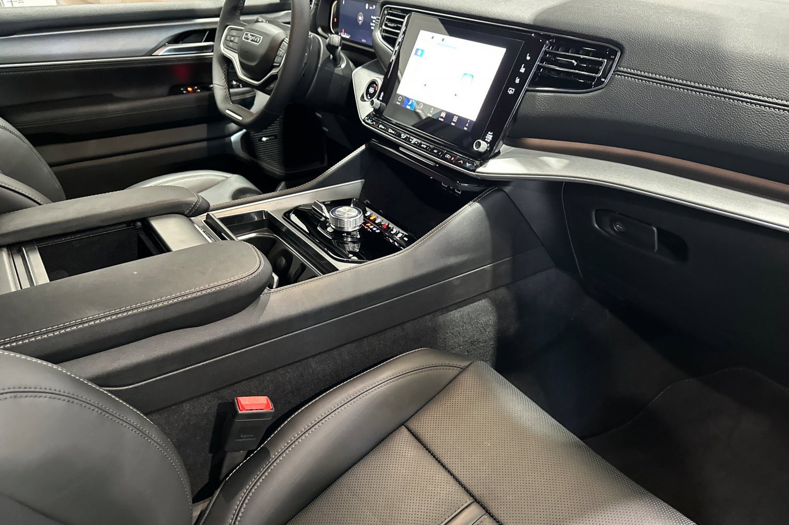 New 2025 Jeep Wagoneer 4WD image 18