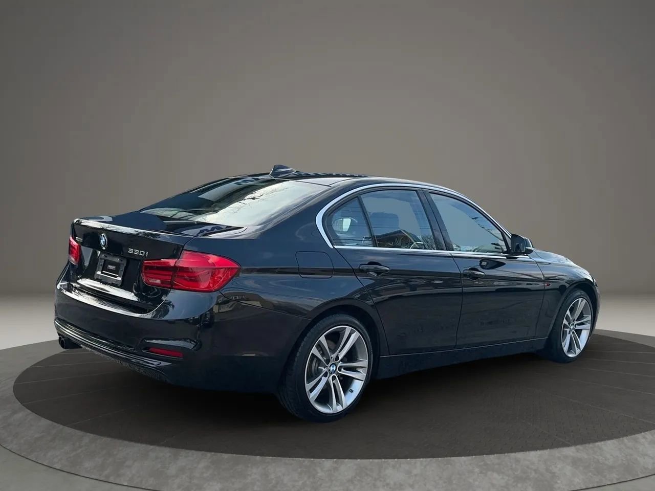 Used 2018 BMW 330i xDrive Sedan w/ Convenience Package image 6
