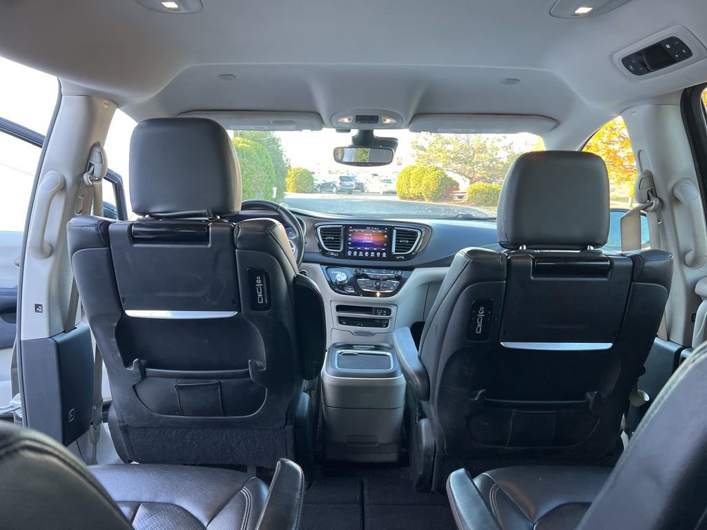 Used 2017 Chrysler Pacifica Touring-L Plus w/ Advanced Safetytec Group image 30