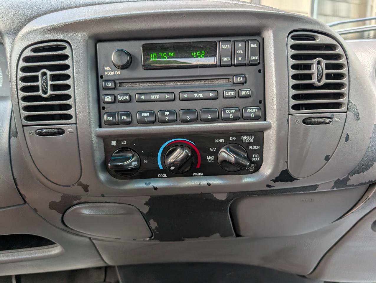 Used 2002 Ford F150 Lariat RWD image 12