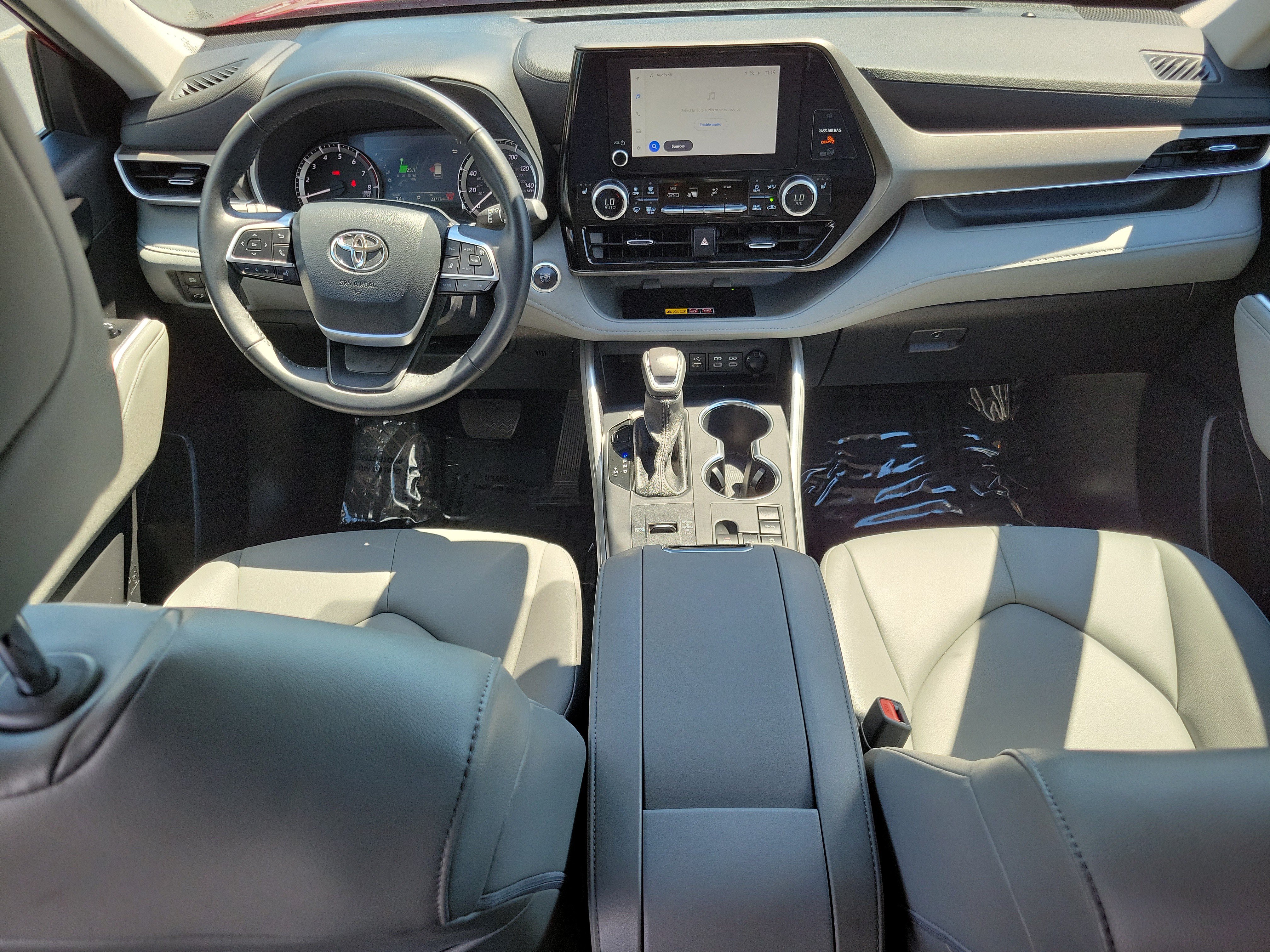 Certified 2025 Toyota Highlander XLE FWD image 15