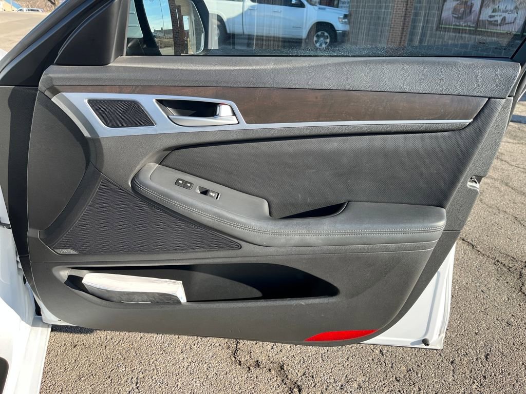 Used 2015 Hyundai Genesis 3.8 w/ Option Group 02 image 30