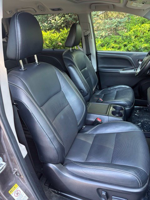 Used 2015 Toyota Sienna SE FWD image 19
