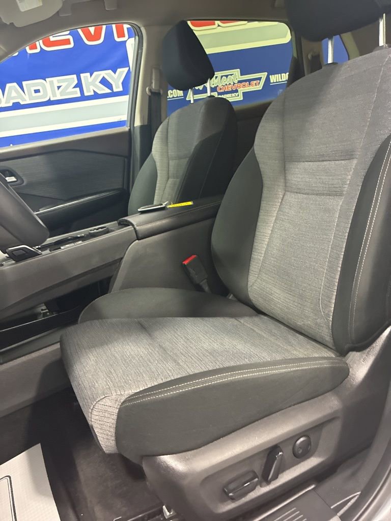 Used 2023 Nissan Rogue SV image 12