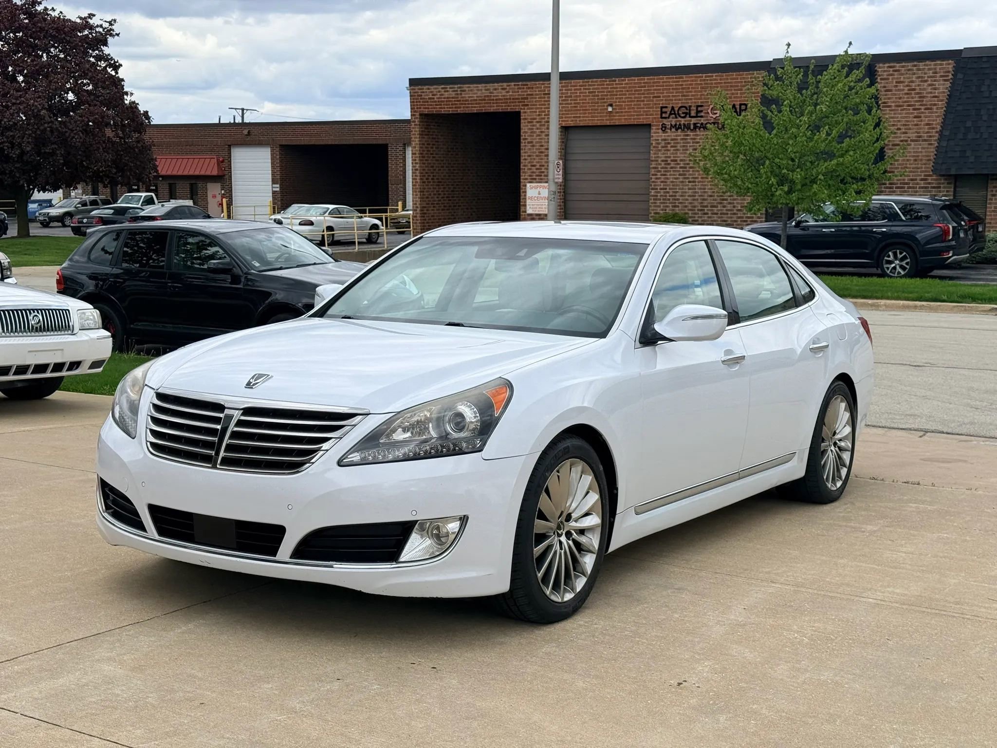 Used 2014 Hyundai Equus Signature RWD image 1