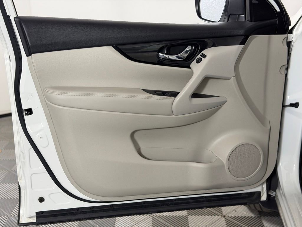 Used 2021 Nissan Rogue Sport SV image 26