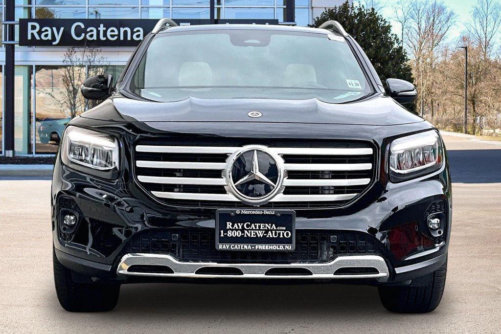 Used 2026 Mercedes-Benz GLB 250 4MATIC image 3
