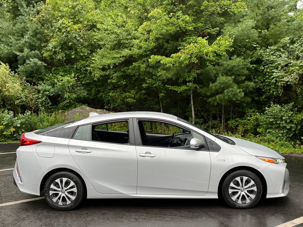 Certified 2021 Toyota Prius Prime LE FWD image 6
