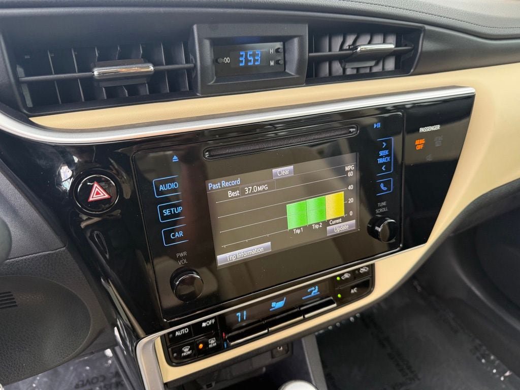 Used 2017 Toyota Corolla LE w/ Carpet Mat Package (TMS) FWD image 27