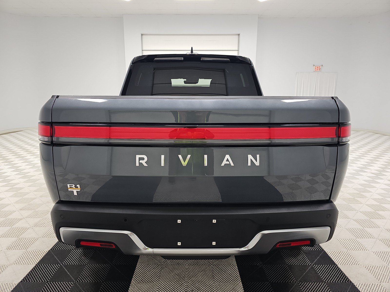 Used 2022 Rivian R1T Adventure AWD/4WD image 4