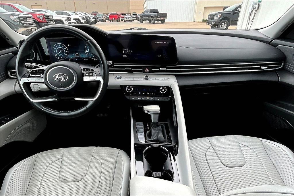 Used 2023 Hyundai Elantra Limited w/ Cargo Package image 18