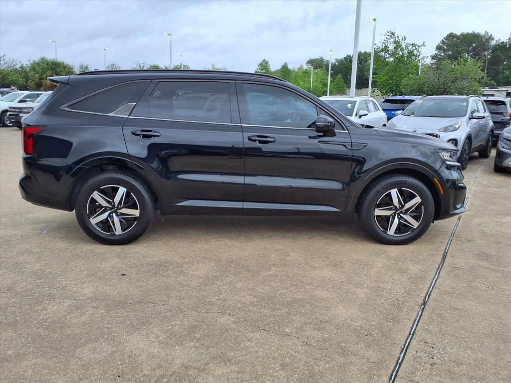 Certified 2022 Kia Sorento EX FWD image 6