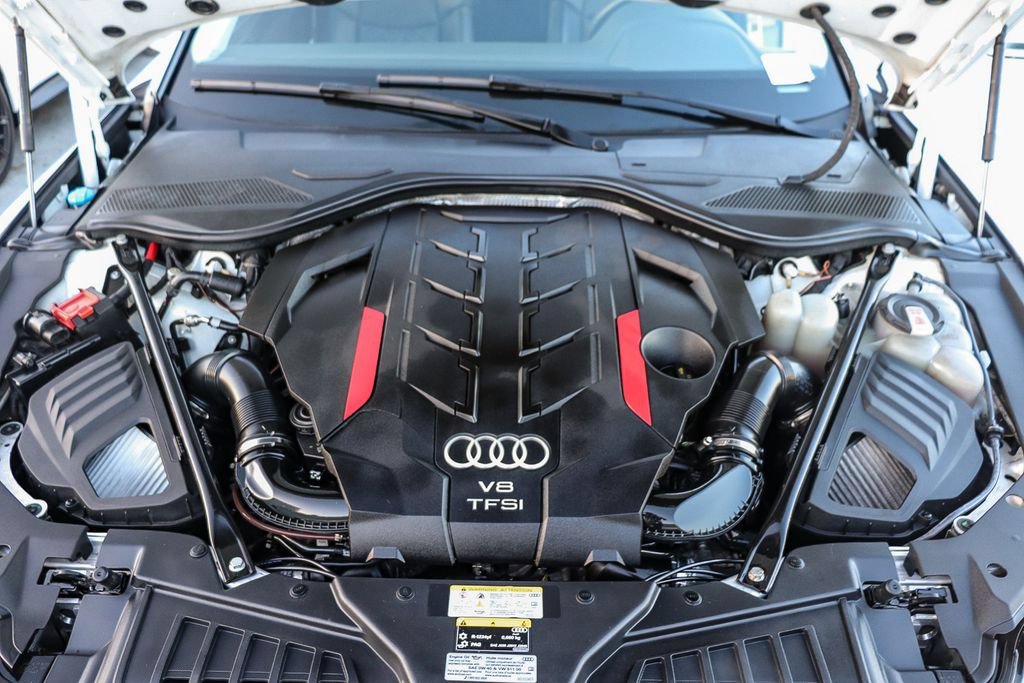 Used 2022 Audi S8 AWD/4WD image 31