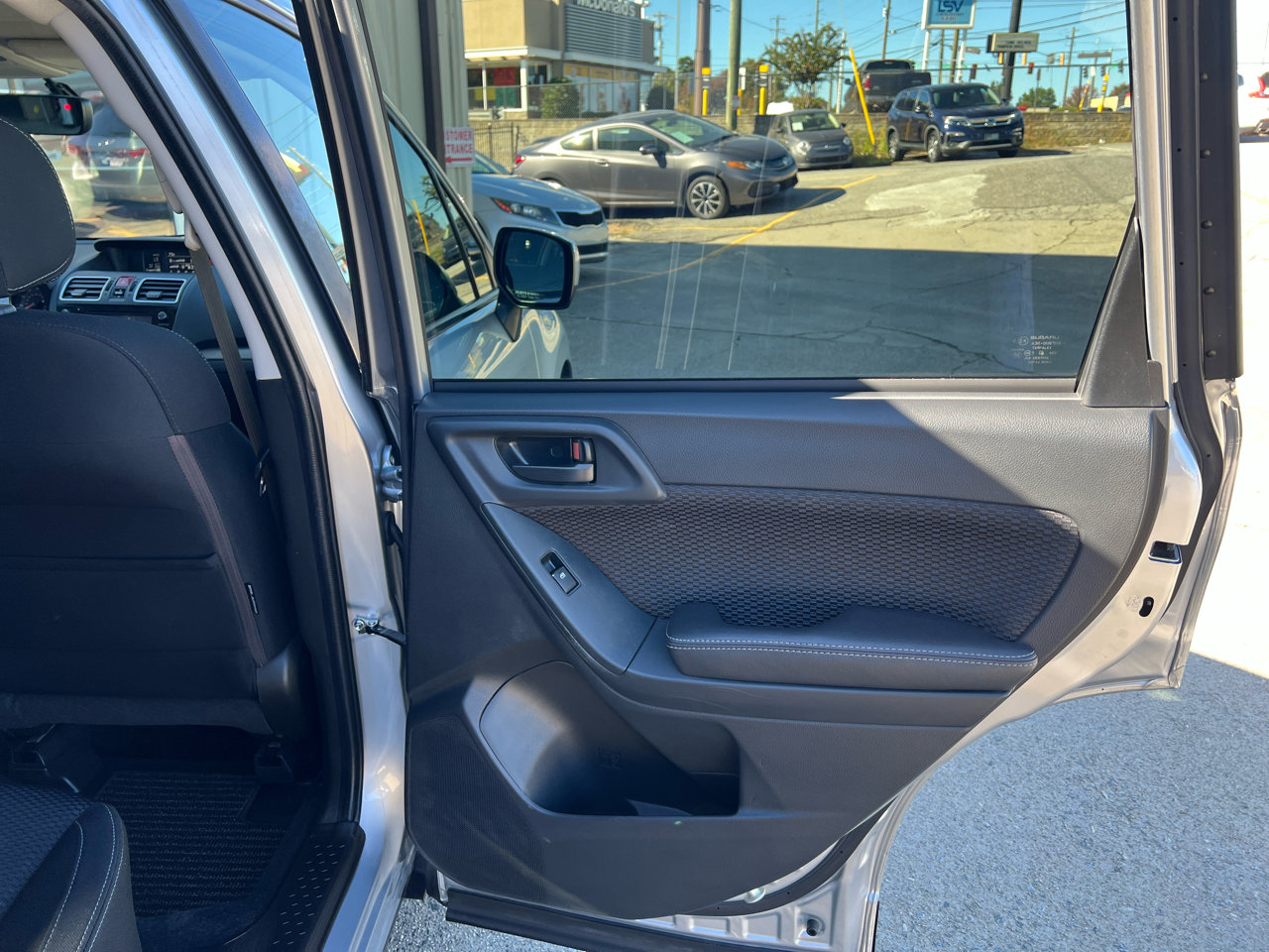 Used 2018 Subaru Forester 2.5i Premium w/ All-Weather Package image 40