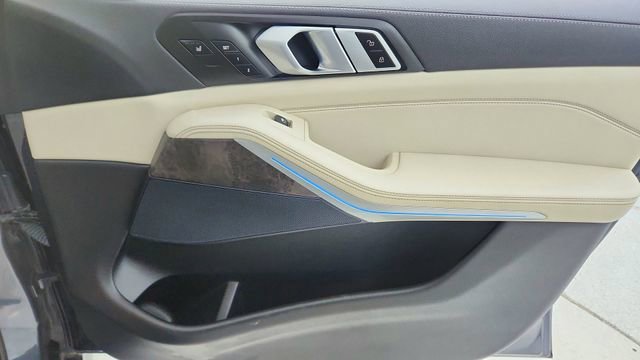 Used 2022 BMW X5 xDrive45e w/ M Sport Package image 24