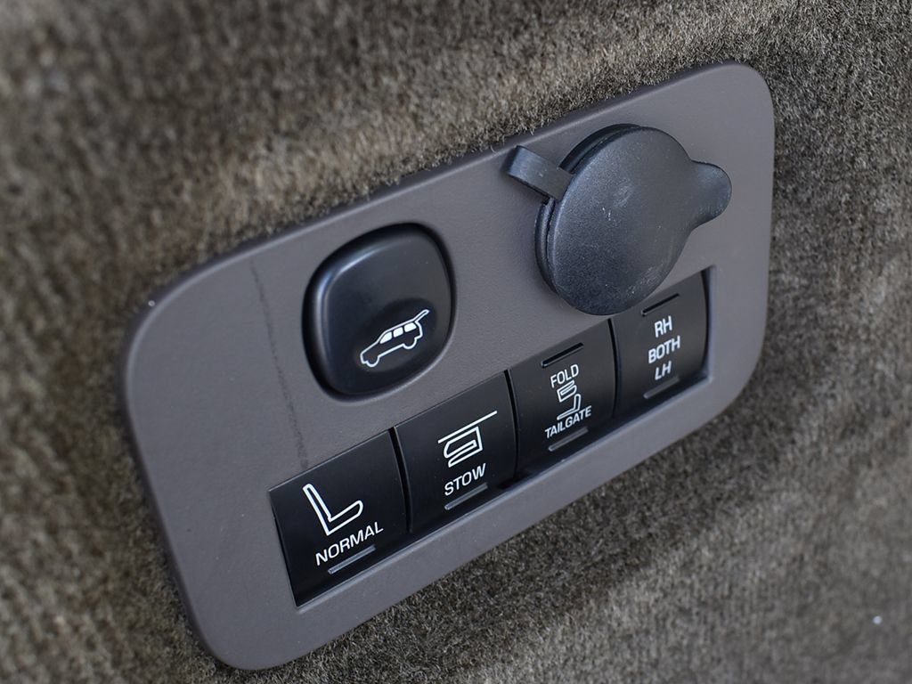 Used 2018 Lincoln MKT AWD w/ Technology Package image 29