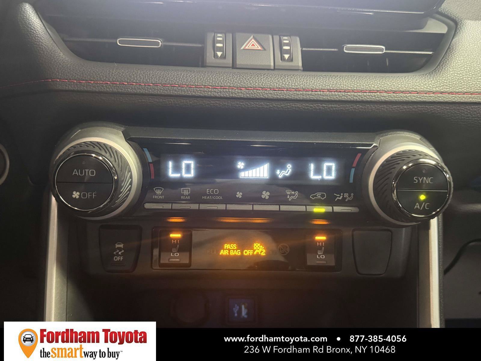 Used 2025 Toyota RAV4 XSE w/ Weather Package AWD/4WD image 30