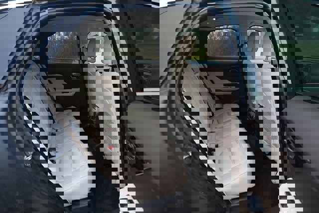 Used 2017 Jaguar F-PACE Prestige image 21