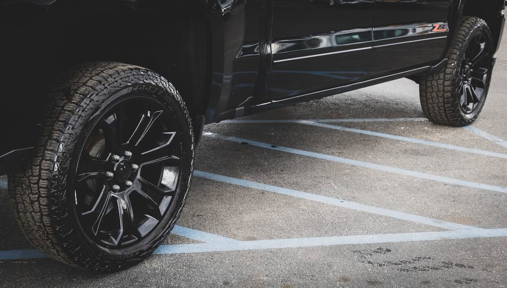 Used 2018 Chevrolet Silverado 1500 LT w/ All Star Edition image 12