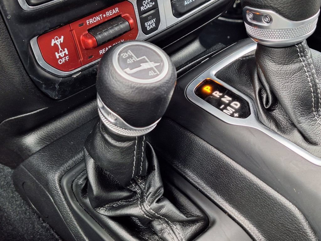 Used 2024 Jeep Wrangler Unlimited Rubicon w/ Convenience Group AWD/4WD image 24