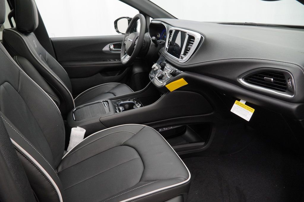 New 2026 Chrysler Pacifica Limited w/ S Appearance Package image 33