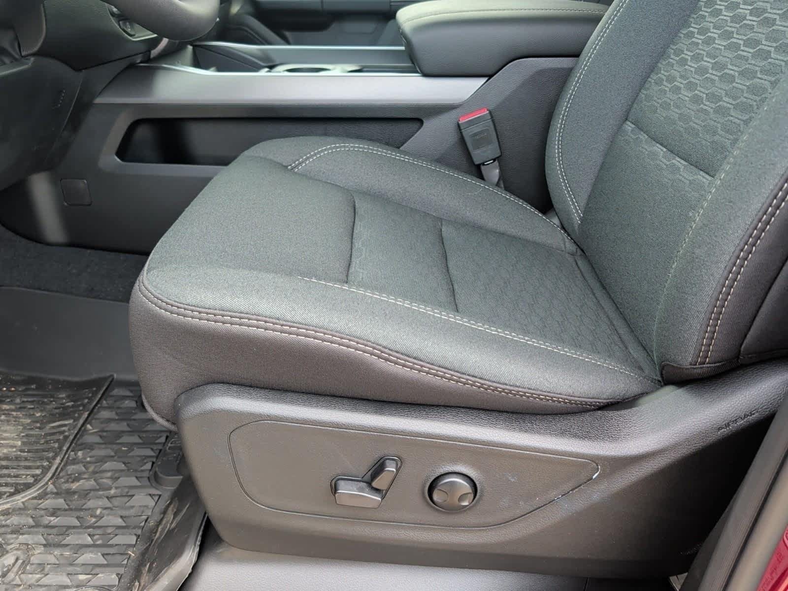 Used 2025 RAM 1500 Big Horn AWD/4WD image 16