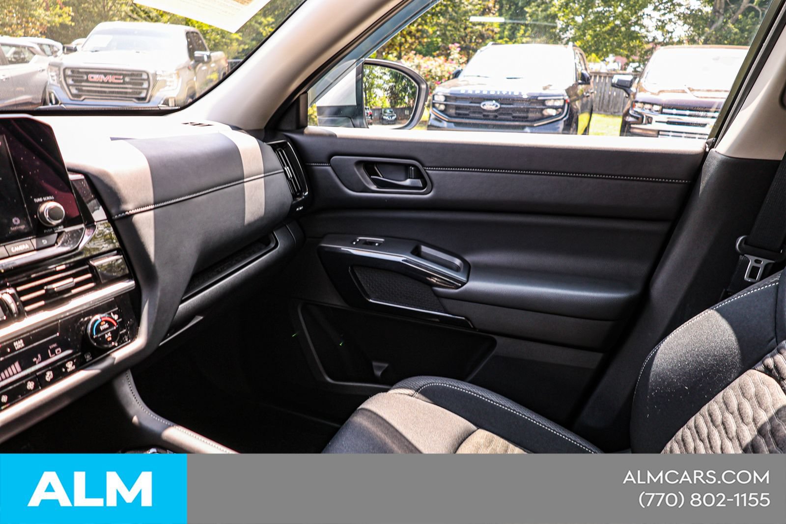 Used 2024 Nissan Pathfinder SV w/ SV Premium Package FWD image 37