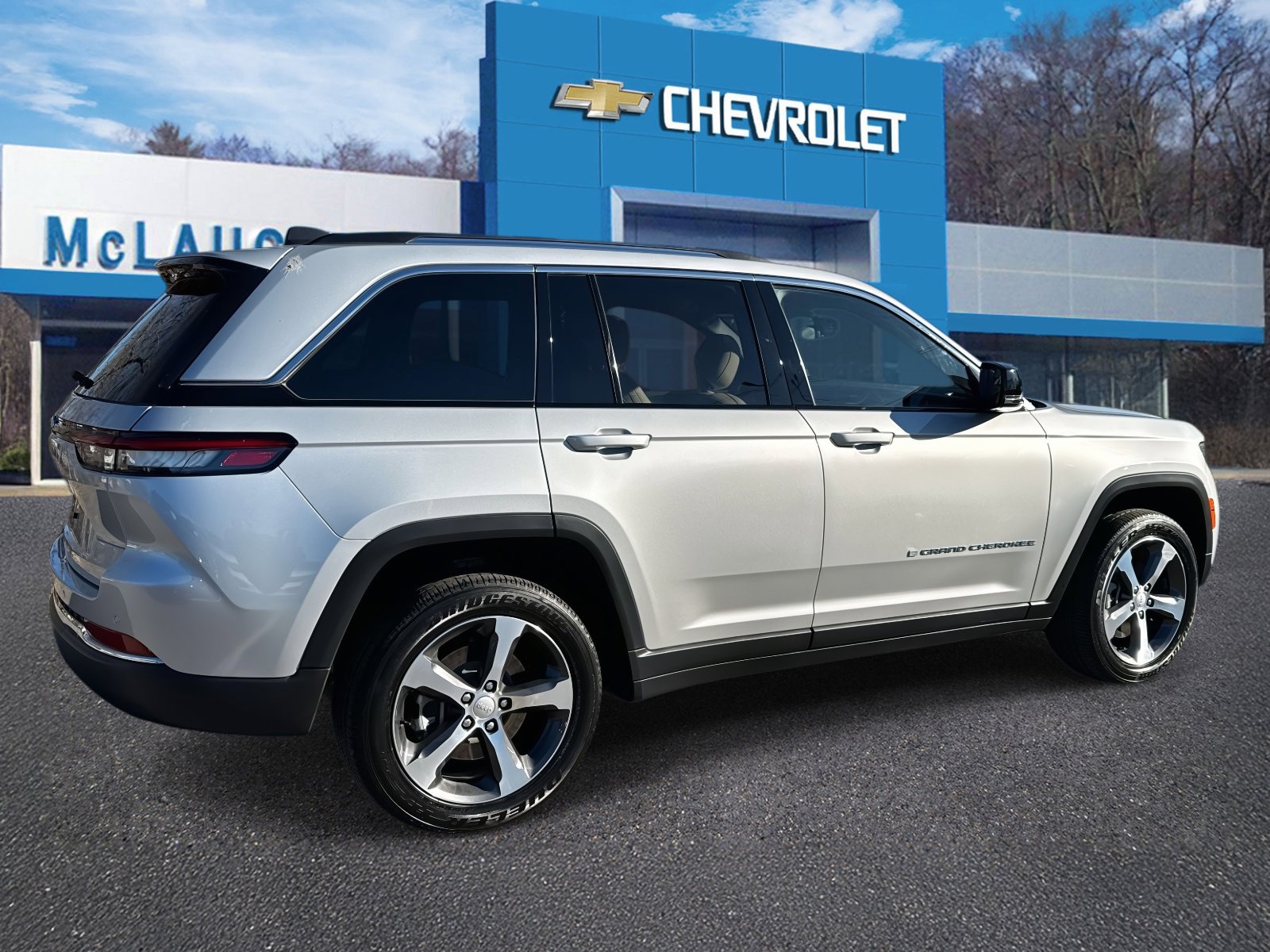 Used 2023 Jeep Grand Cherokee 4WD 4xe image 3