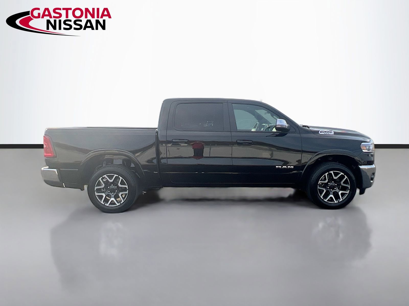 Used 2025 RAM 1500 Laramie image 10