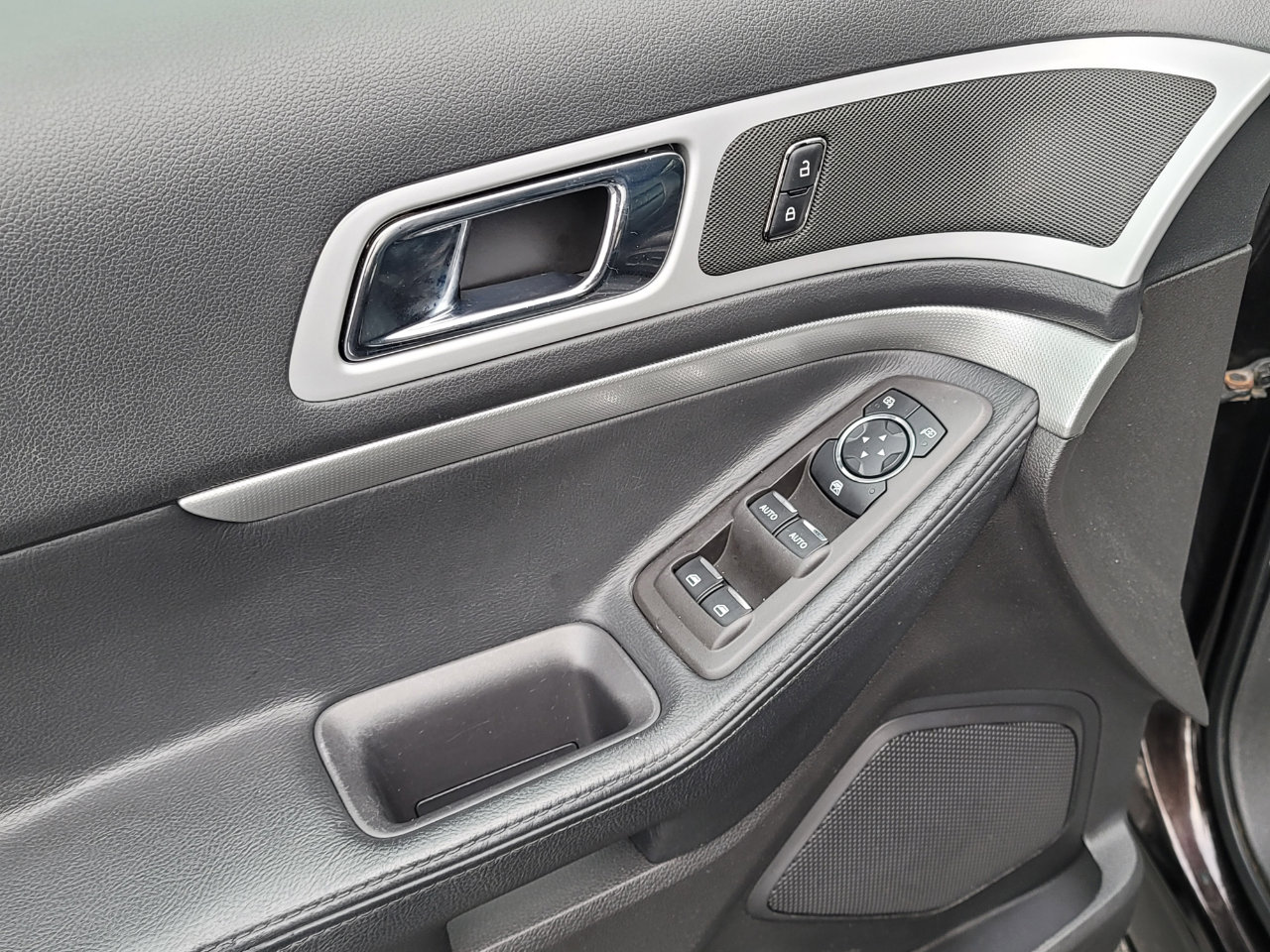 Used 2013 Ford Explorer XLT image 29