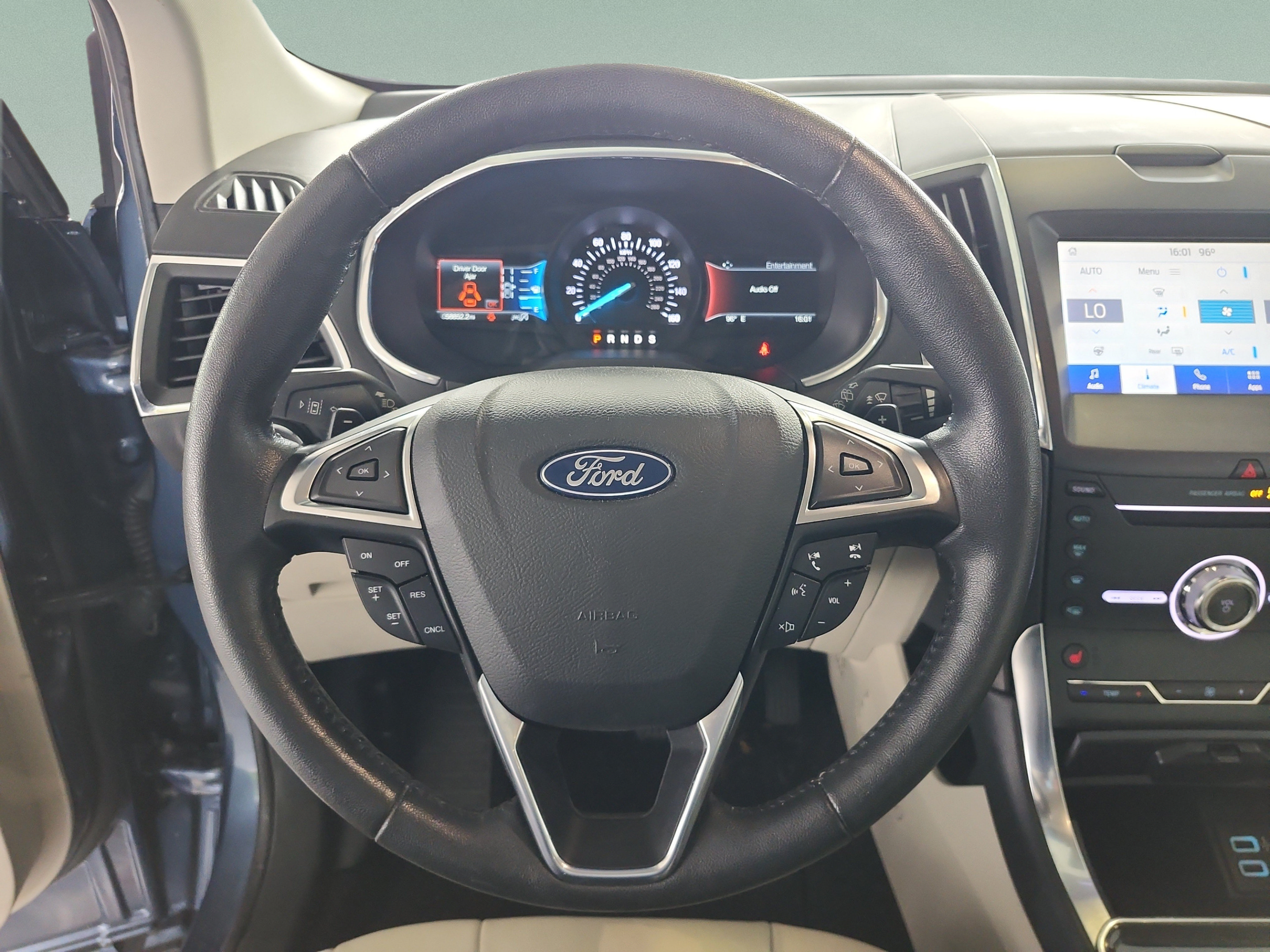 Used 2019 Ford Edge Titanium w/ Cold Weather Package AWD/4WD image 9