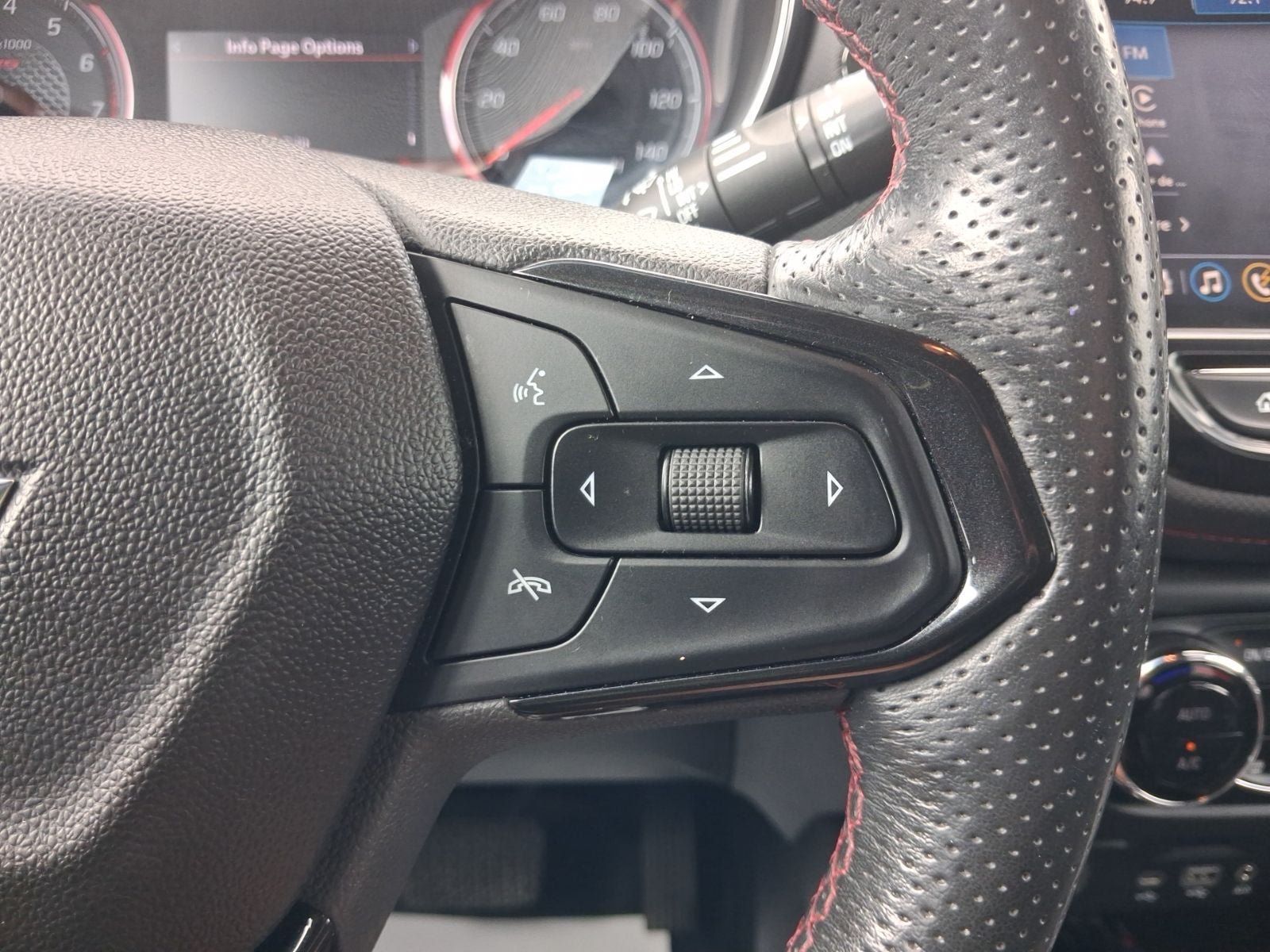Used 2022 Chevrolet TrailBlazer RS w/ Technology Package FWD image 18