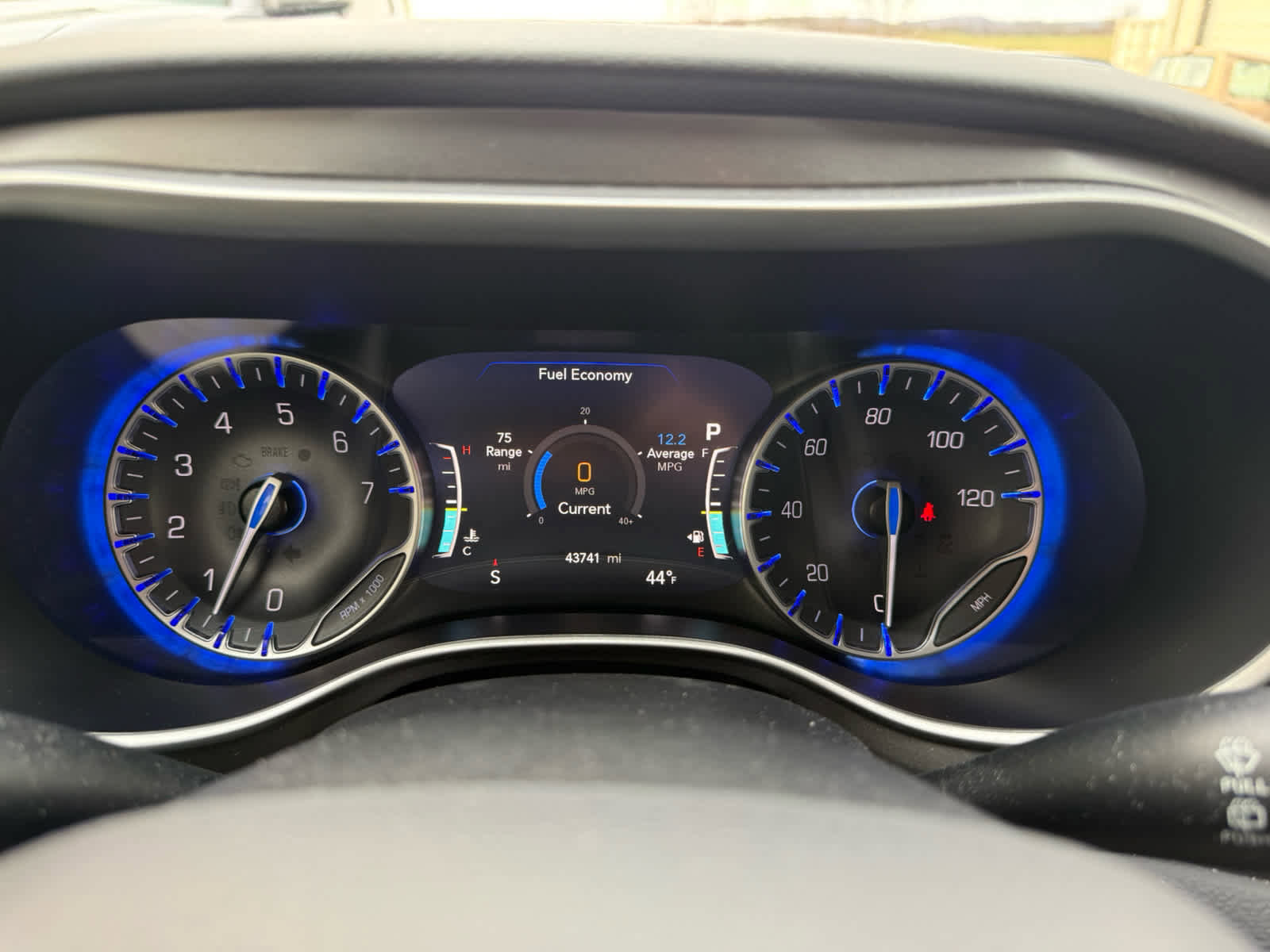 Used 2024 Chrysler Pacifica Touring-L FWD image 3