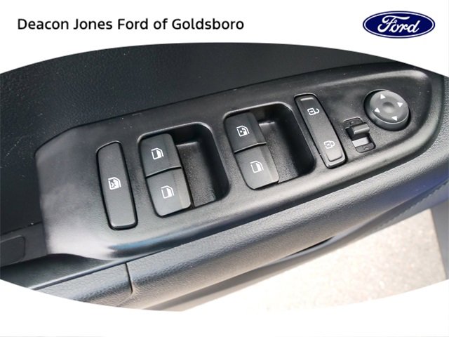 Used 2023 Hyundai Venue SEL image 17