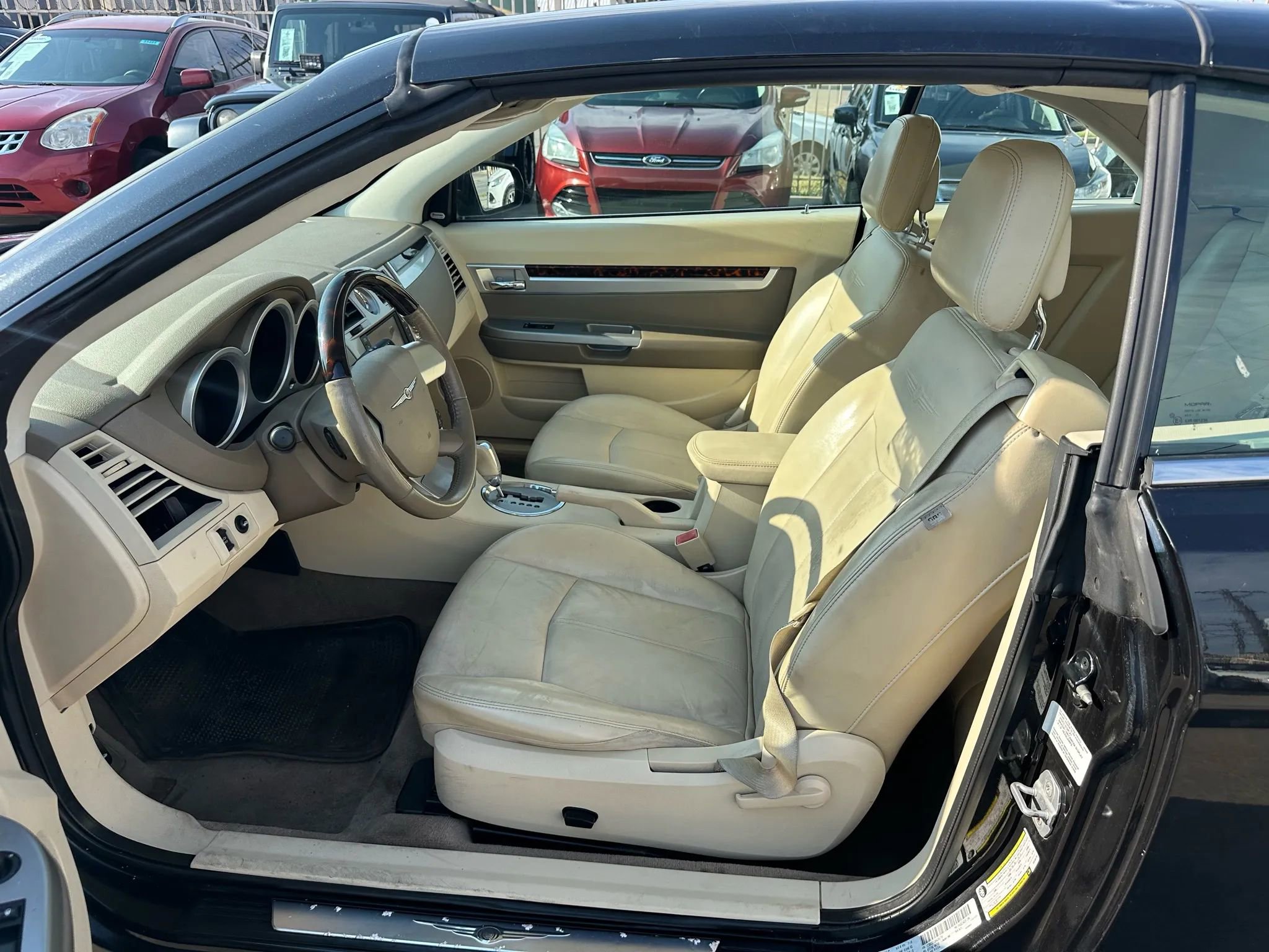 Used 2010 Chrysler Sebring Limited image 3