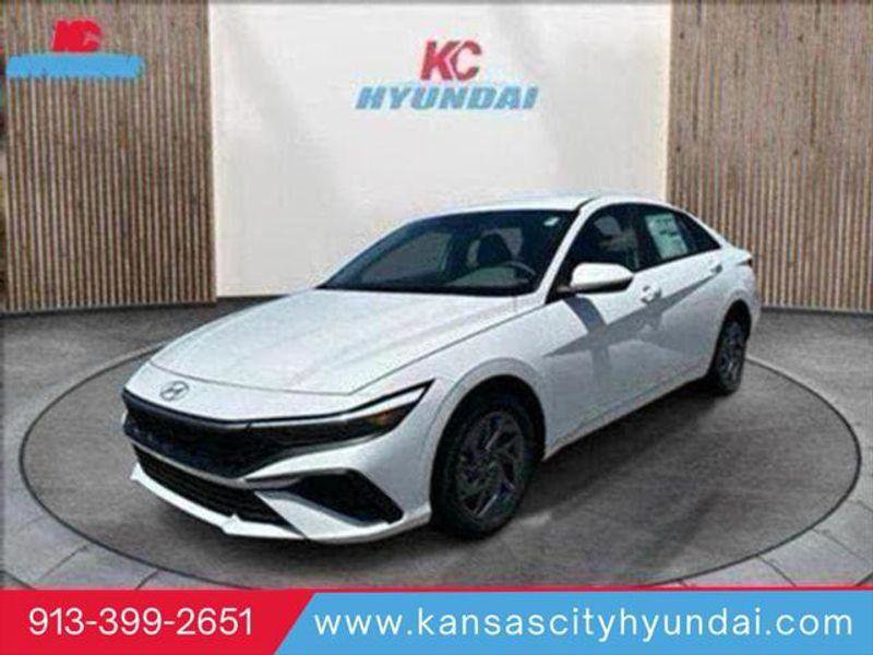 New 2025 Hyundai Elantra Blue