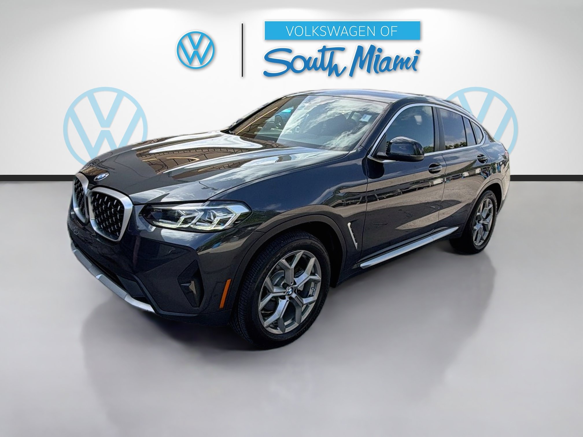 Used 2023 BMW X4 xDrive30i w/ Premium Package AWD/4WD image 3