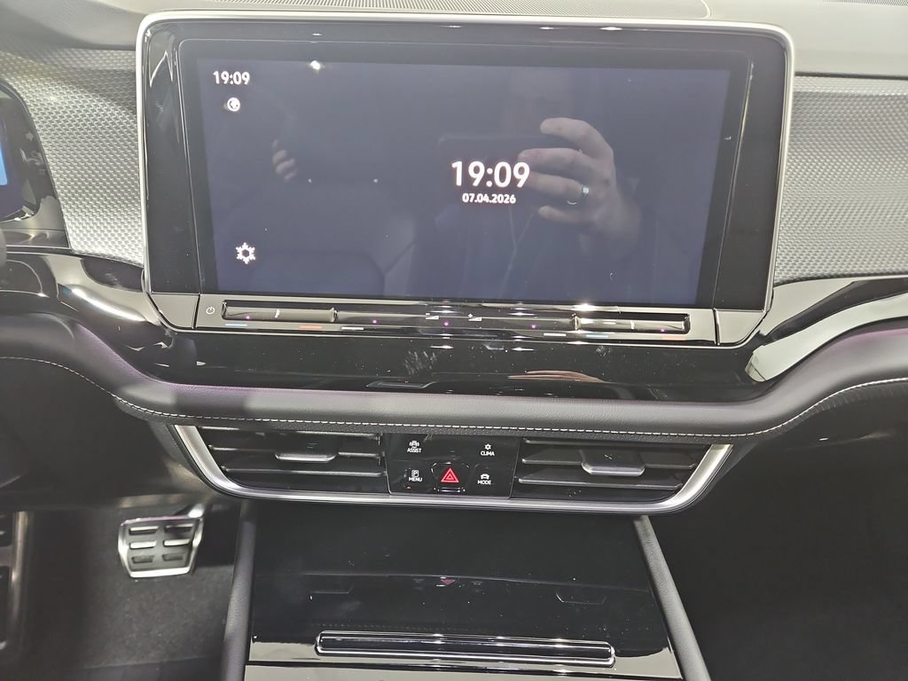 New 2026 Volkswagen Atlas Cross Sport SEL R-Line AWD/4WD image 18