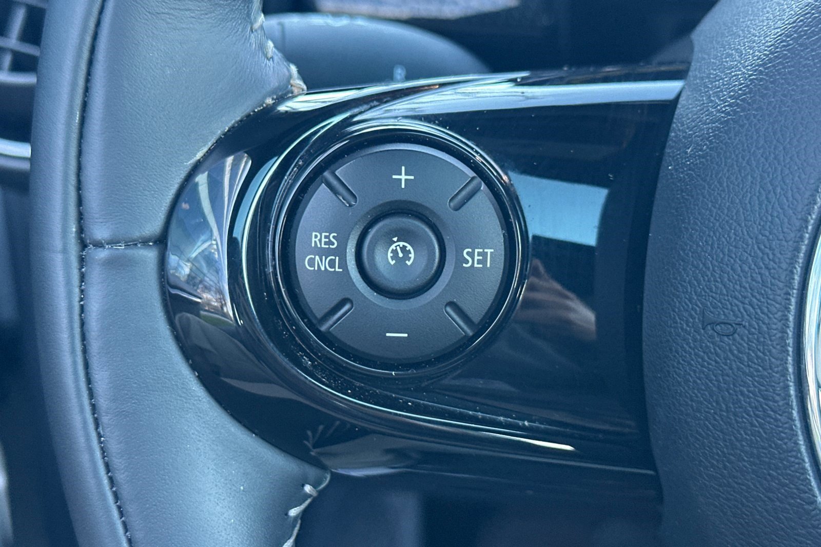 Used 2021 MINI Cooper SE w/ 8.8" Touchscreen Nav Package image 30