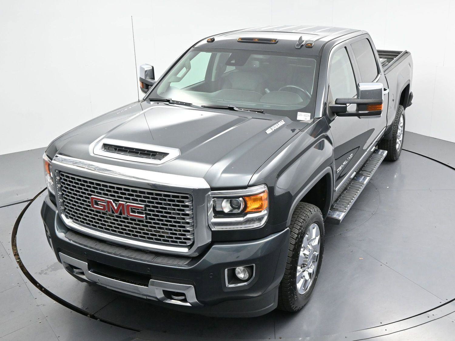 Used 2017 GMC Sierra 2500 Denali w/ Duramax Plus Package AWD/4WD image 44