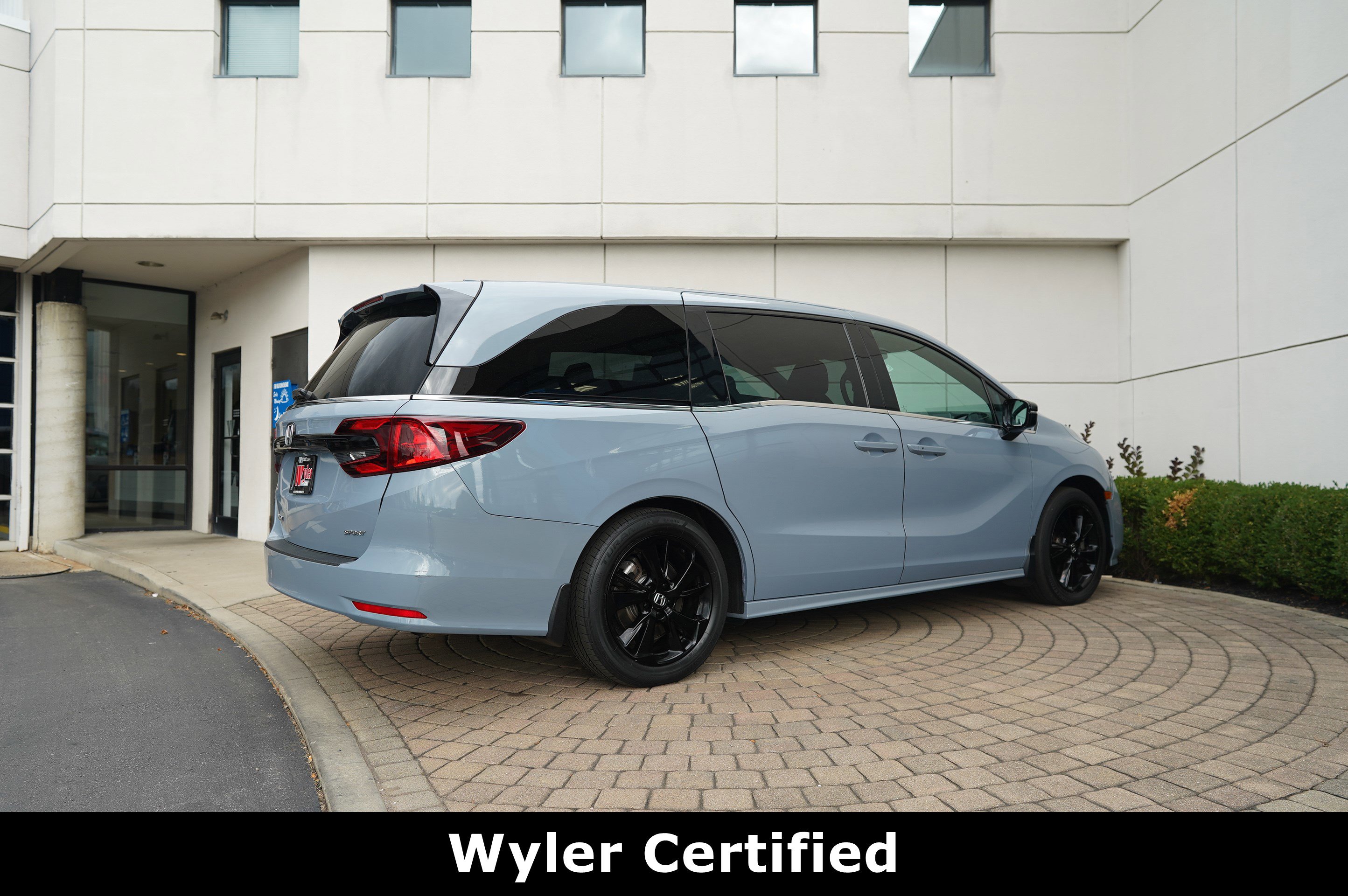 Used 2023 Honda Odyssey Sport image 3