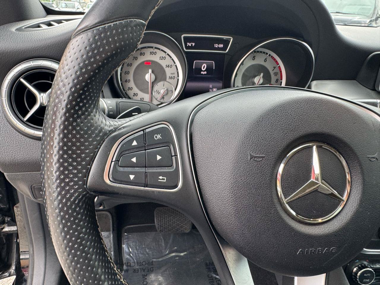 Used 2015 Mercedes-Benz CLA 250 4MATIC image 27