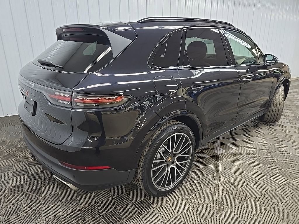 Used 2022 Porsche Cayenne Platinum Edition image 10