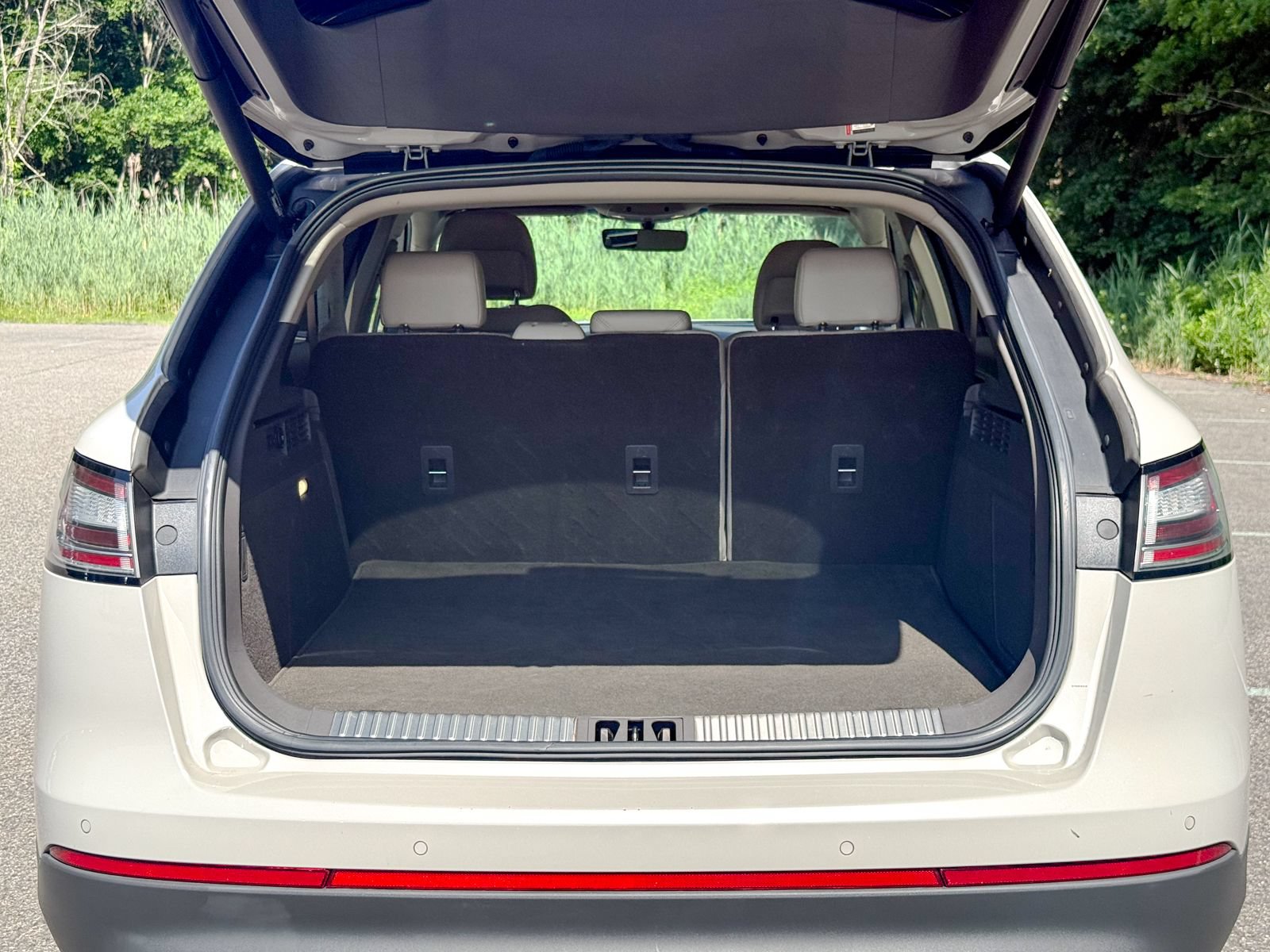 Used 2019 Lincoln Nautilus Reserve w/ Class II Trailer Tow Package AWD/4WD image 13